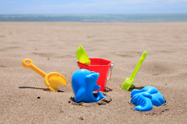 Colorful plastic beach toys - Foto, afbeelding