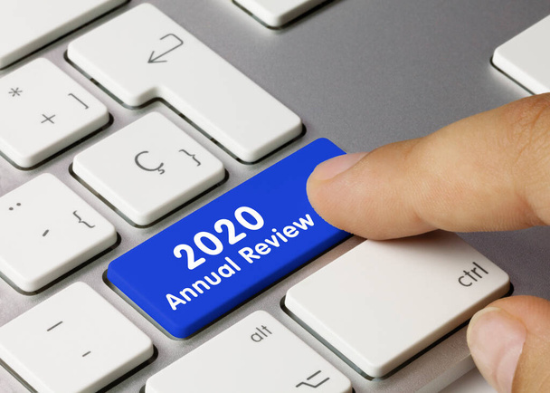 2020 Annual review Συντάχθηκε στο Blue Key of Metallic Keyboard. Πληκτρολόγιο πληκτρολογίου. - Φωτογραφία, εικόνα