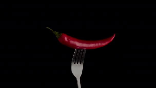 Pimienta roja picante en la horquilla gira - Imágenes, Vídeo
