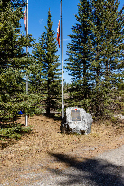Monumento a la Guardia de Veteranos de Canadá. bow Valley Wilderness Área, Alberta, Canadá - Foto, Imagen