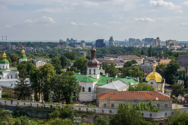 Pohled na pravoslavnou církev Kyjev Pechersk Lavra - Fotografie, Obrázek