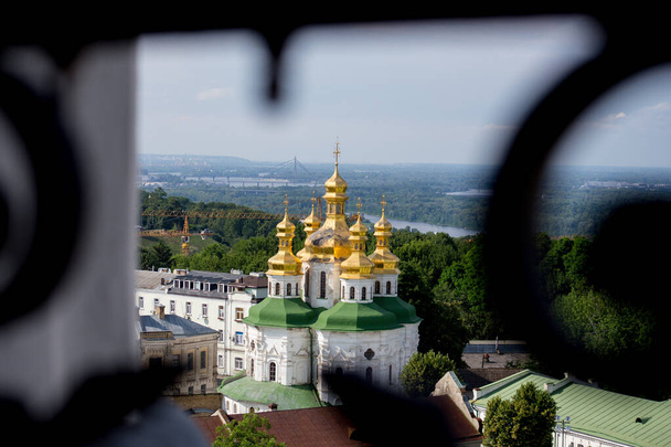 Pohled na pravoslavnou církev Kyjev Pechersk Lavra - Fotografie, Obrázek
