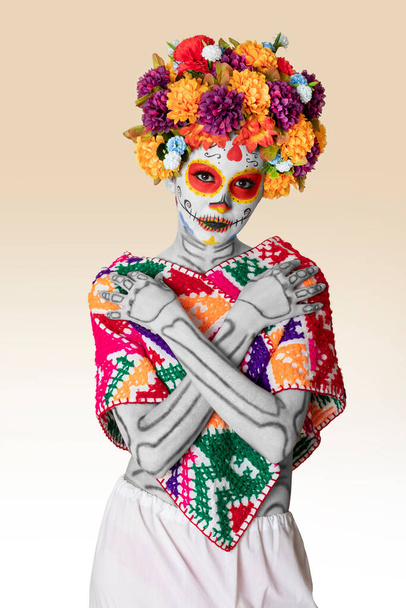 Young Mexican woman with typical costume and catrina makeup for Dia de Muertos party. - Фото, изображение