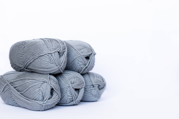 Many gray balls of thread on a white background. - Photo, Image
