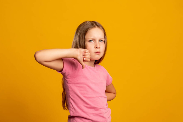 dislike gesture disappointed child wrong choice - Foto, Bild