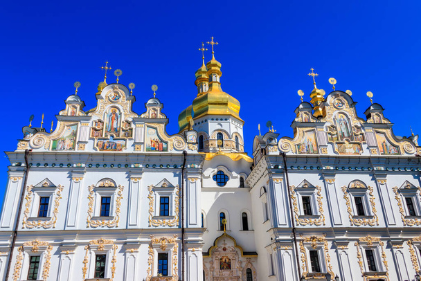 Dormition kathedraal van de Kiev Pechersk Lavra (Kiev klooster van de Grotten) in Oekraïne - Foto, afbeelding