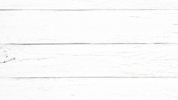 Белый деревянный стол из досок вид сверху фон и текстура - Фото, изображение