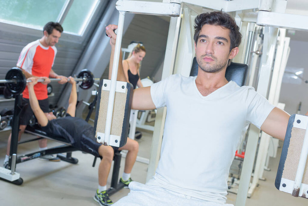 Men working out in gym - Foto, imagen