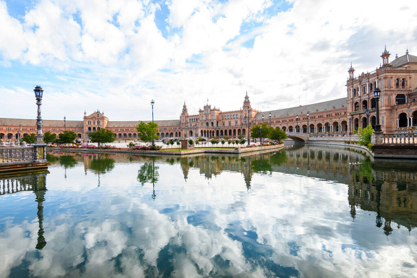 hermosa plaza de espaa en Sevilla, España - Foto, imagen