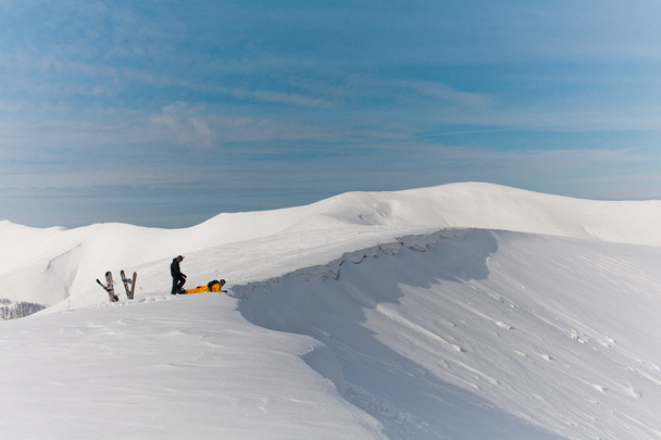 Snowboarder in alta montagna
 - Foto, immagini
