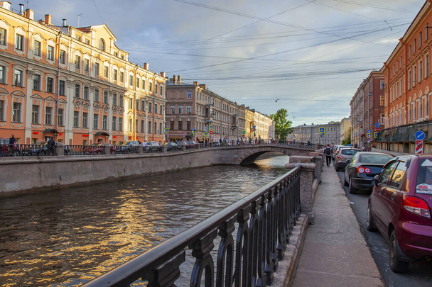 St. Petersburg, Russia, June 13, 2020. View of the Griboyedov Canal and its picturesque embankments.  - Φωτογραφία, εικόνα