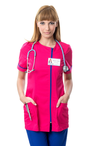 mooie verpleegster in roze jurk - Foto, afbeelding