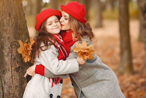 Cute and stylish family in a autumn park - Zdjęcie, obraz