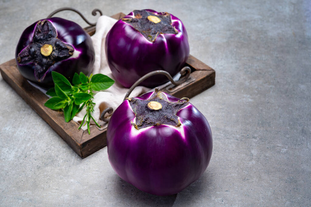 Fresh ripe sicilian purple globe eggplants vegetables ready to cook, healthy Italian food - Fotografie, Obrázek