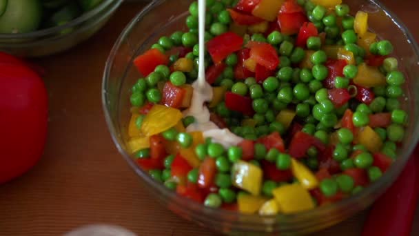 Pouring sauce on vegetable salad - 映像、動画