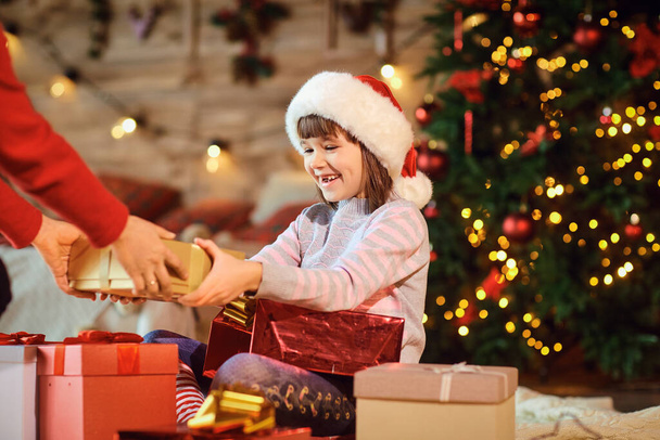 Girl child receives a gift at Christmas - Valokuva, kuva
