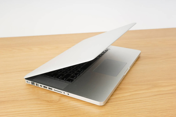 laptop on wooden table, close view  - Foto, Imagem