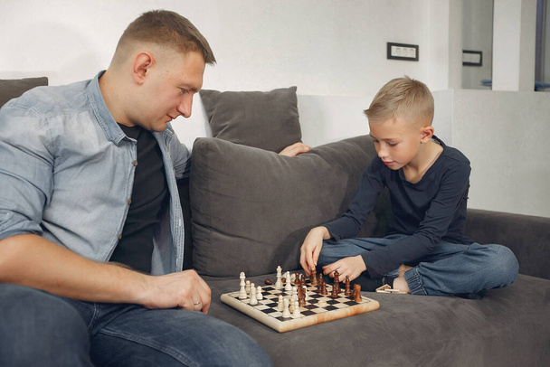 Father with son plays in a chess - Φωτογραφία, εικόνα