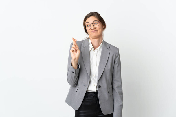 Business Ireland woman isolated on white background with fingers crossing and wishing the best - Valokuva, kuva