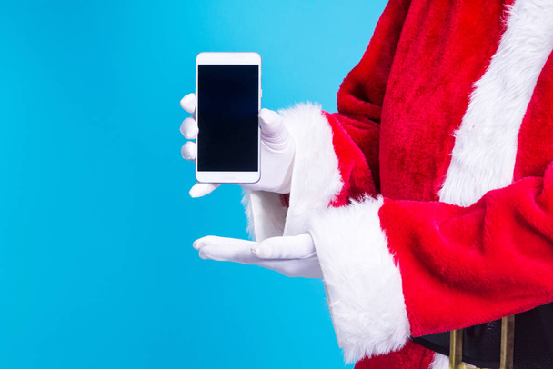 Santa Claus with his cell phone - 写真・画像