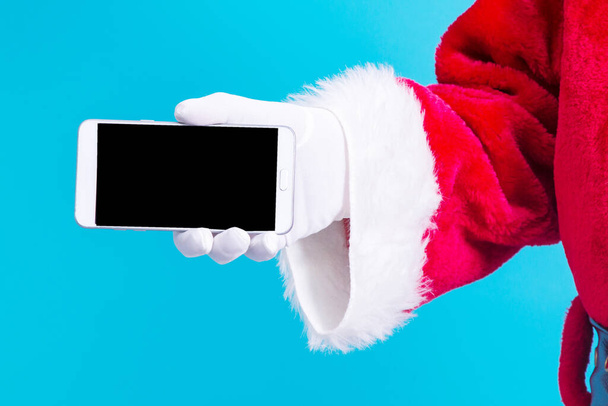 Άγιος Βασίλης δείχνει το κινητό του τηλέφωνο - Φωτογραφία, εικόνα
