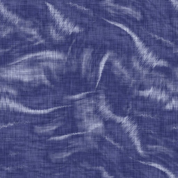 Textura sem emenda indigo manchado. Azul tecido boro algodão tingido efeito fundo. Japonês repetir batik resistir padrão. Branqueador de tinta de gravata angustiado. Asiático fusão allover quimono têxtil. Impressão de pano usado - Foto, Imagem