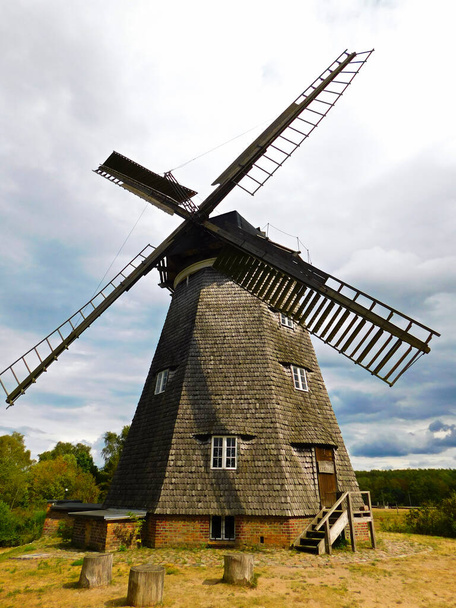 O moinho holandês na montanha do moinho - Foto, Imagem