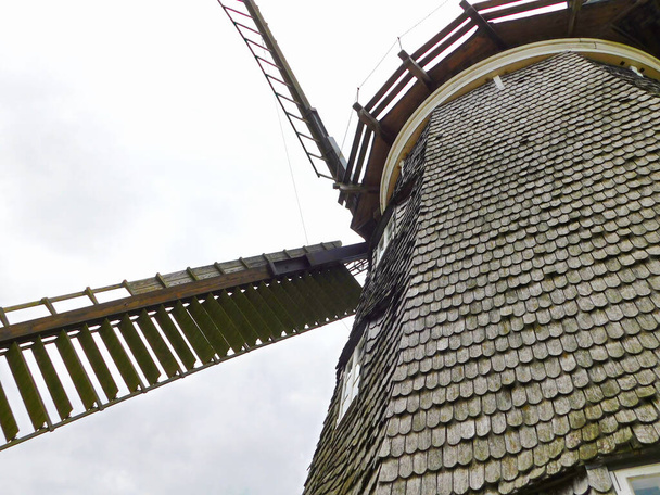 El molino holandés en la montaña del molino - Foto, imagen