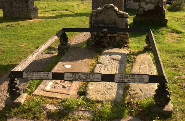 las tumbas de Rob Roy McGregor, su esposa Mary & dos hijos en Balquhidder, Escocia - Foto, Imagen