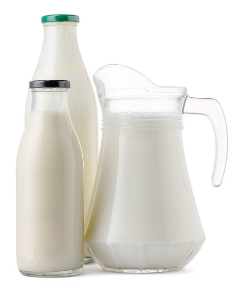 Glassware full of fresh milk isolated on white - Valokuva, kuva