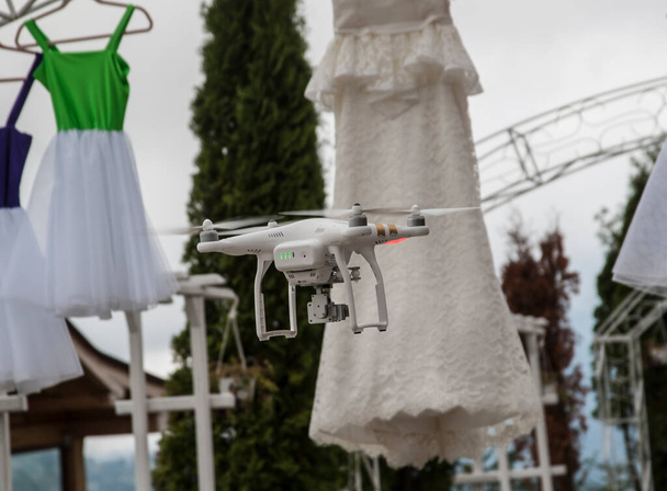 vehículo aéreo no tripulado o no tripulado (UAV), pequeño objeto volador en aviaton - Foto, imagen