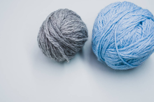 A high angle shot of two balls of yarn on a blue surface - Foto, imagen