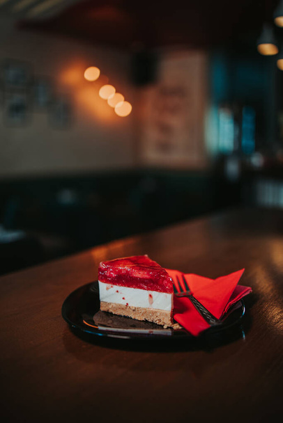 A vertical shot of dessert - Foto, imagen