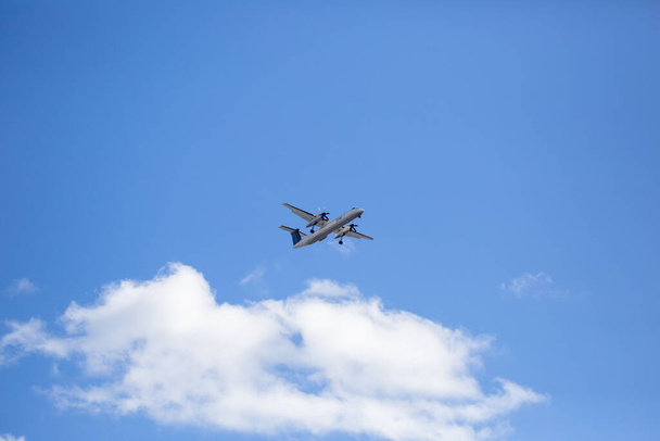 Toronto, Ontario / Canadá; 12 de octubre de 2019: Imagen del avión. Compañía aérea canadiense. Viajar. Bombardero portero. - Foto, imagen