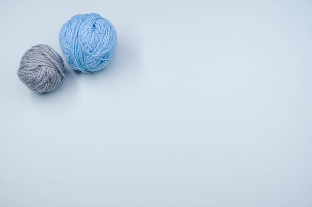Two wool and cotton yarns on a gray background - Φωτογραφία, εικόνα