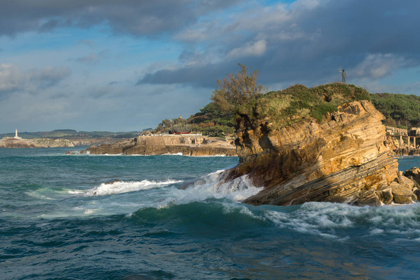 Baie de Santander avec phare de Mouro en arrière-plan, Santander, Espagne - Photo, image