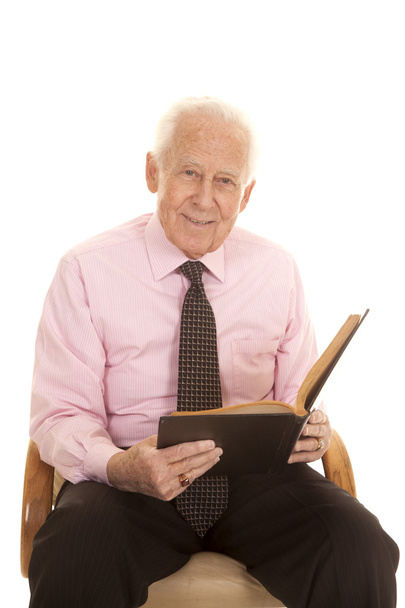 elderly man pink shirt book look - 写真・画像