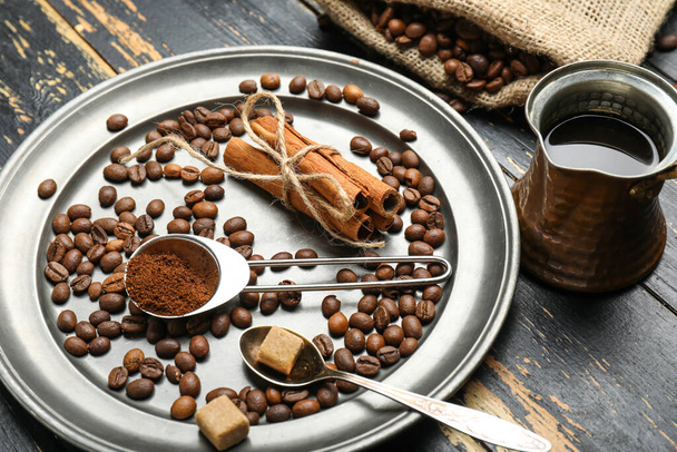 Kahve, fasulye, pudra ve baharatlı çömlek. - Fotoğraf, Görsel