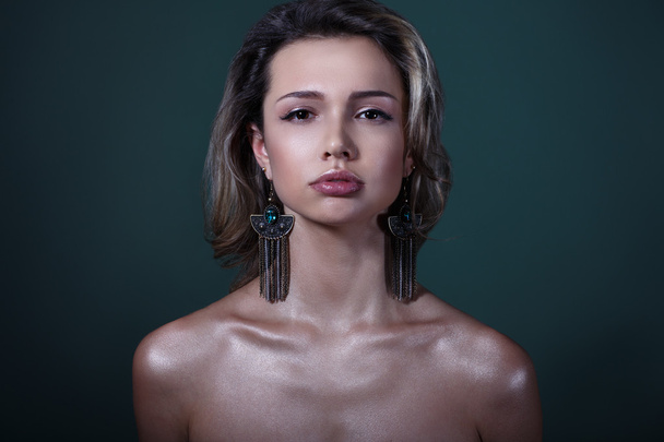 Beautiful girl with earrings - Foto, Imagem