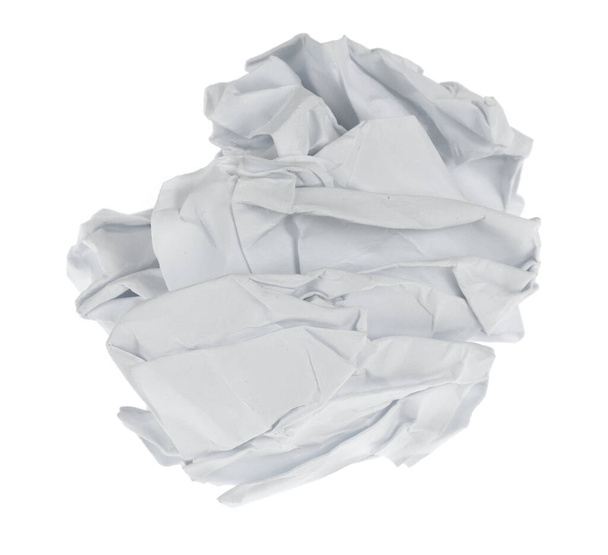 Boll de papel arrugado aislado en la ruta de recorte de fondo blanco. Arruinado pedazo de papel - Foto, imagen