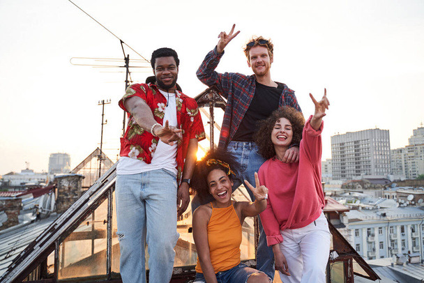 Happy young friends meeting on urban roof - Valokuva, kuva