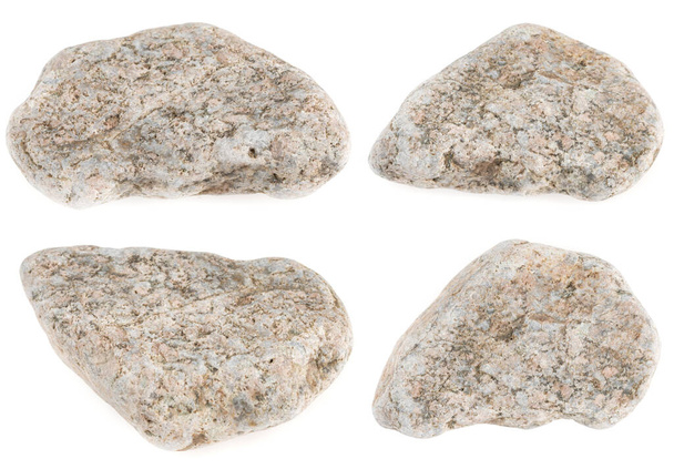 Натуральний великий камінь, бруківка ізольована на білому тлі. каміння для лазні та сауни
 - Фото, зображення