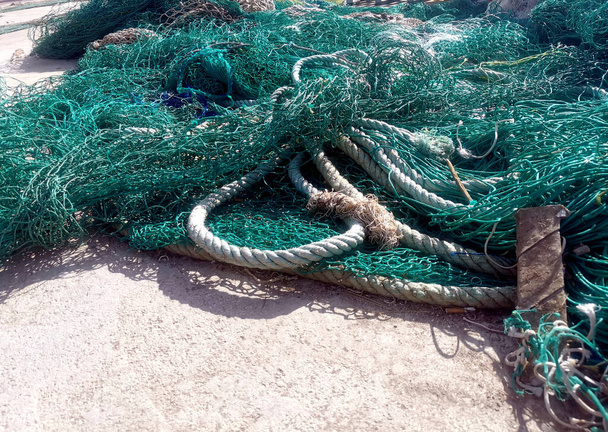 reti da pesca e lotta contro l'essiccazione sul pavimento - Foto, immagini