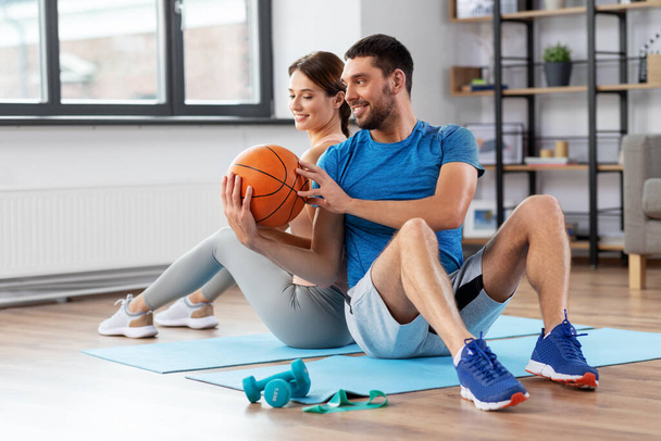 happy couple exercising with ball at home - Foto, imagen