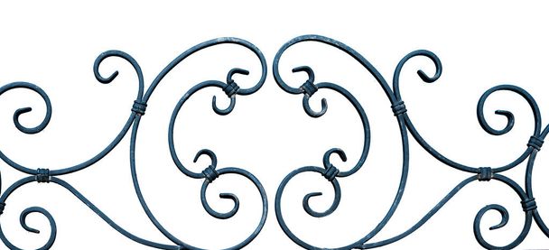 Smeedijzeren sierrooster voor de open haard. Decoratieve detail van metalen rooster voor het interieur. Geïsoleerde, witte achtergrond. - Foto, afbeelding
