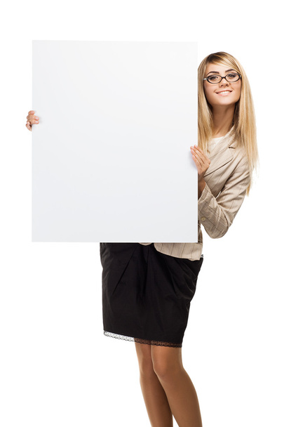 Mujer de negocios sosteniendo papel en blanco
 - Foto, Imagen