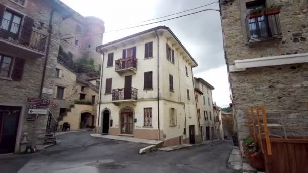 Bardi Parma saraylarının, evlerin ve sokakların tarihi merkezi. Yüksek kalite 4k görüntü - Video, Çekim