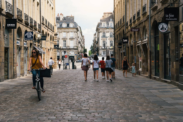 Commercial street in historic centre of Rennes - Zdjęcie, obraz