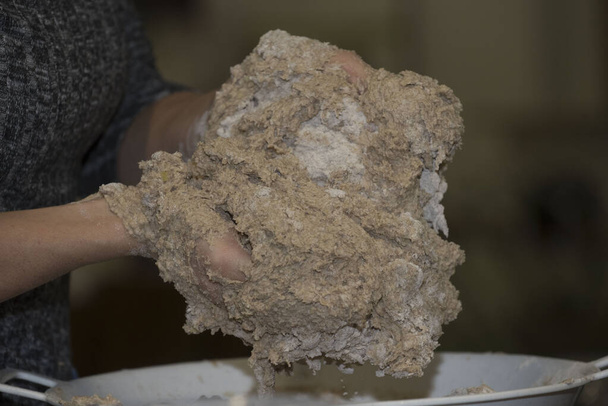 pão integral ou massa de pão de trigo feito à mão com farinha de grão integral - Foto, Imagem