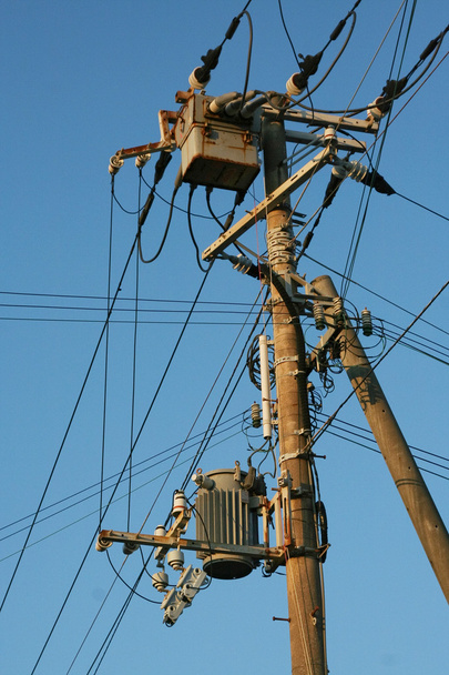 Équipement de fil de distribution d'électricité
 - Photo, image